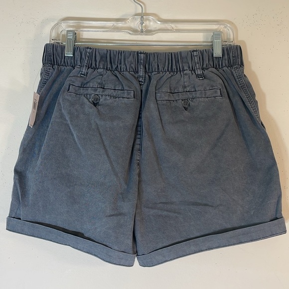 NWT. Old Navy Medium High Rise Denim Shorts. - Picture 9 of 11